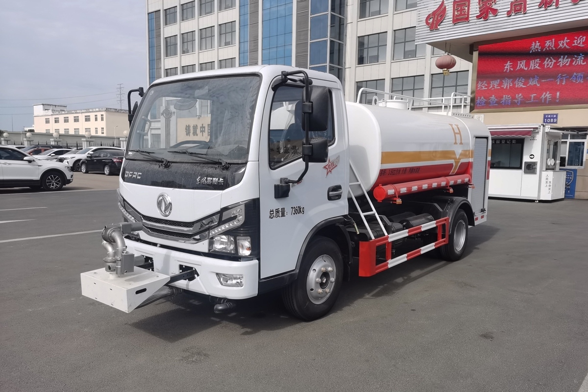 宏宇东风5m³消防洒水车